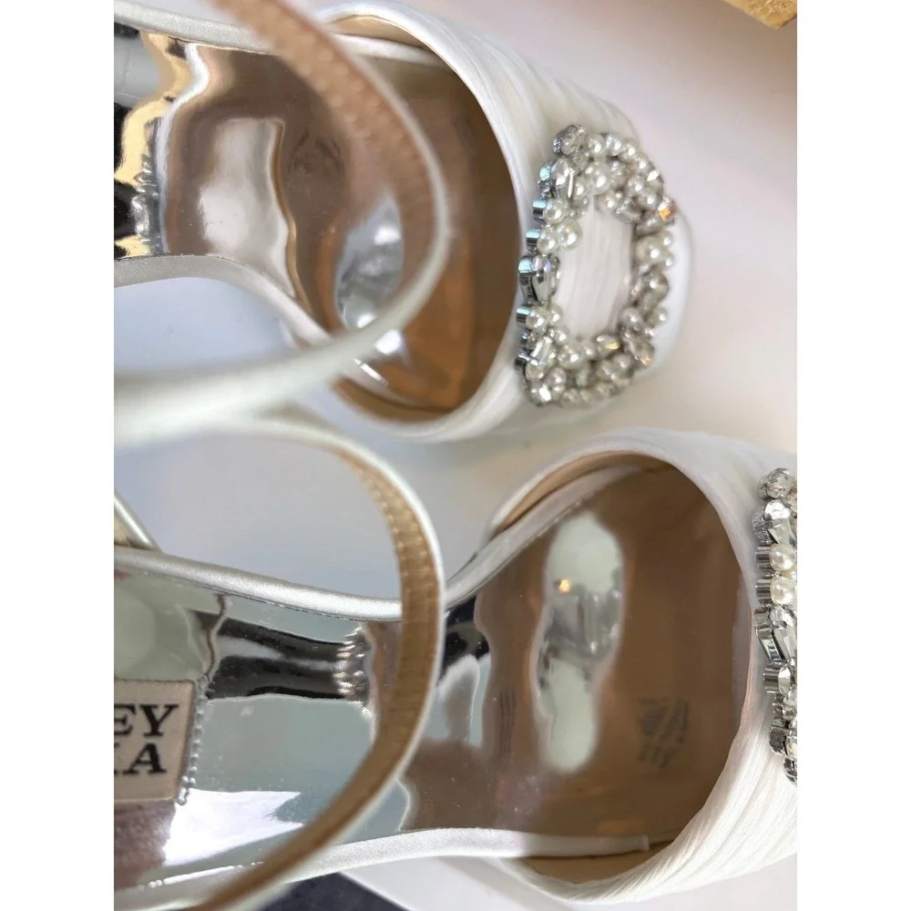 Badgley Mischka Ivory Satin Crystal Pearl Embellished Bridal Heels‎ Size 10